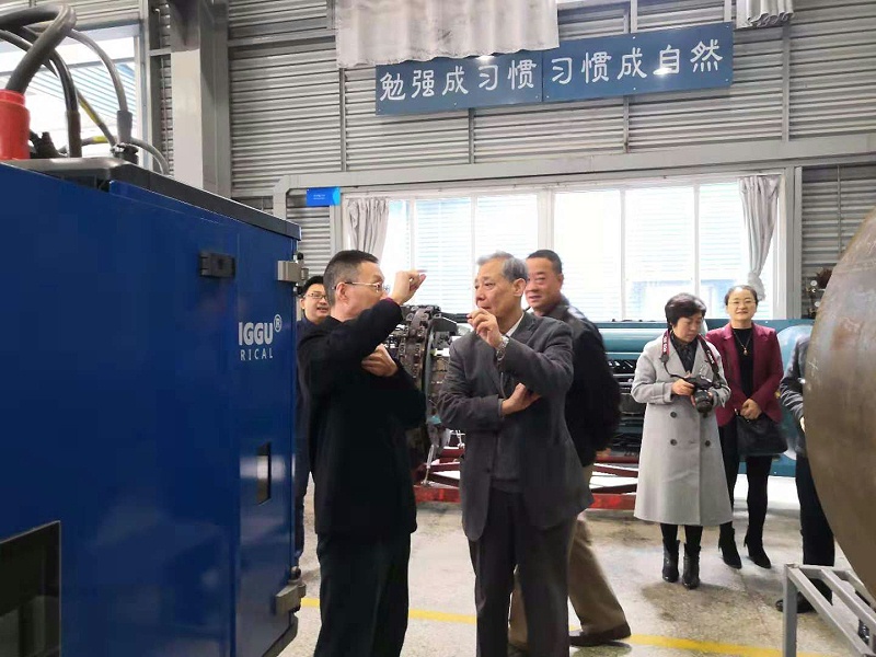 宋天虎監事長參觀熊谷管道自動焊機