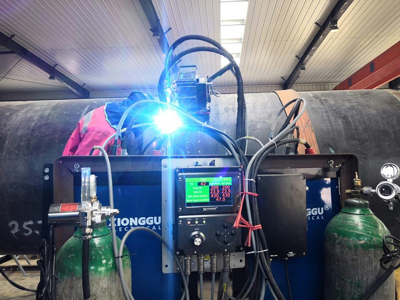 現場正在使用的熊谷自動焊機A-610 現場正在使用的熊谷自動焊機A-610