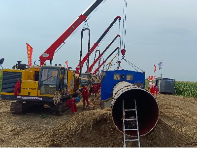 熊谷管道自動(dòng)焊資訊,這個(gè)標(biāo)段單日焊接18米加長(zhǎng)管30根! 熊谷管道全自動(dòng)焊機(jī)